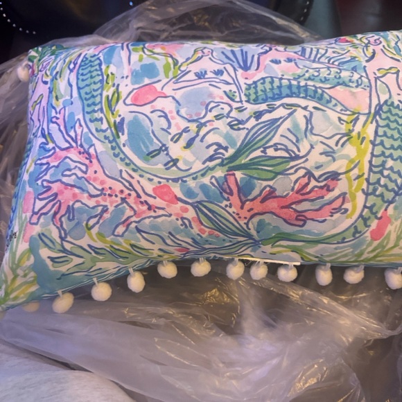 Lilly Pulitzer Vibrant Pom Pom Pillow - Picture 4 of 9